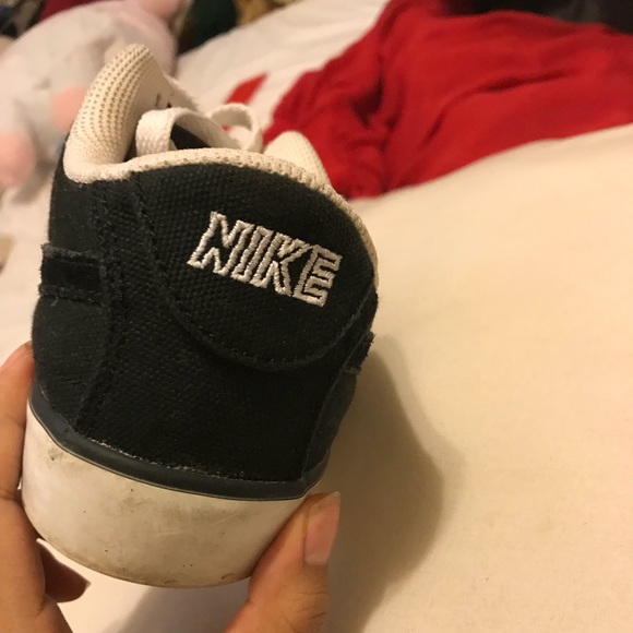 Too small - Picture 3 of 4